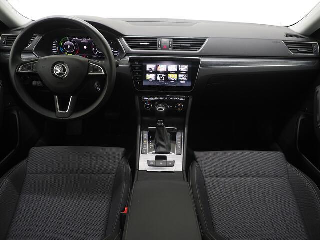Skoda SUPERB Combi 1.4 TSI iV Style | Panoramadak | Trekhaak | Canton | 360 | Keyless | Adaptive Cruise | Carplay