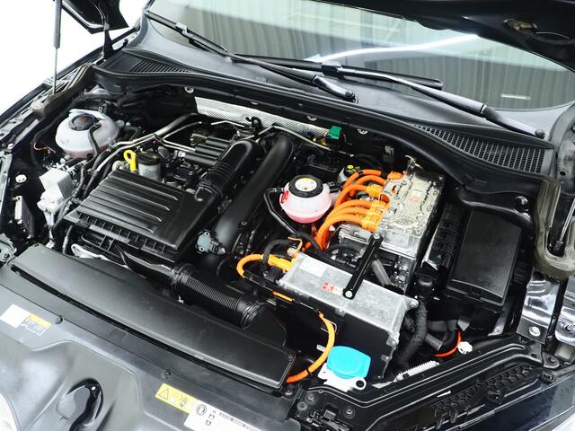 Skoda SUPERB Combi 1.4 TSI iV Style | Panoramadak | Trekhaak | Canton | 360 | Keyless | Adaptive Cruise | Carplay