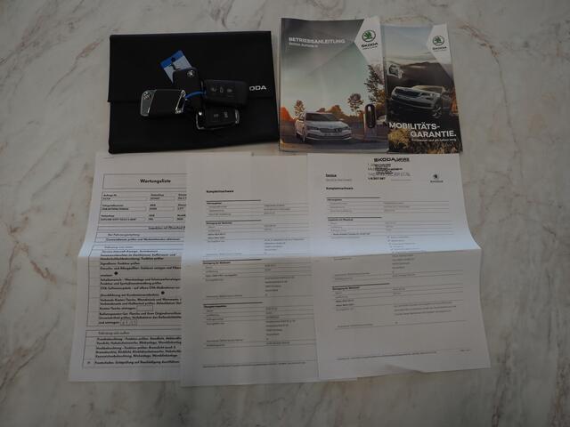 Skoda SUPERB Combi 1.4 TSI iV Style | Panoramadak | Trekhaak | Canton | 360 | Keyless | Adaptive Cruise | Carplay