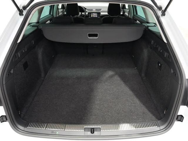 Skoda SUPERB Combi 1.4 TSI iV 204pk Business Edition Plus Trekhaak Camera Navigatie Stoelverwarming Carplay 174