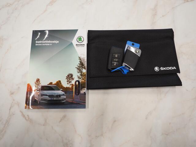 Skoda SUPERB Combi 1.4 TSI iV Sportline | Panoramadak | Trekhaak | Sportstoelen | Canton | Keyless | Adaptive Cruise | Carplay