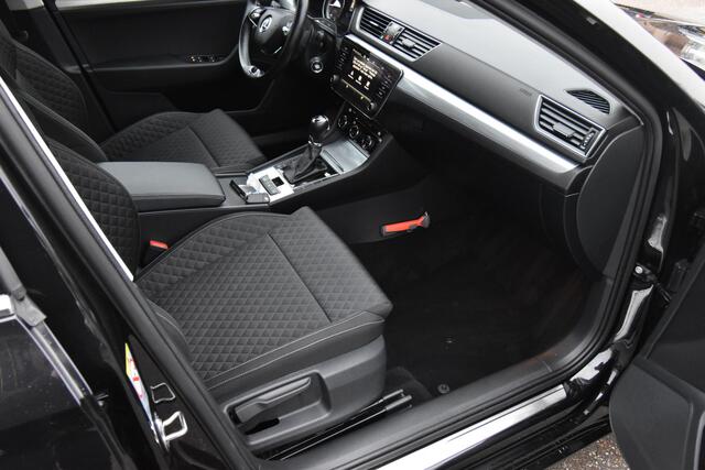 Skoda SUPERB Combi 1.5 TSI ACT Business Edition , AFNB TREKHAAK , CLIMATR , CR CONTR , NAVI , LMV18 ,