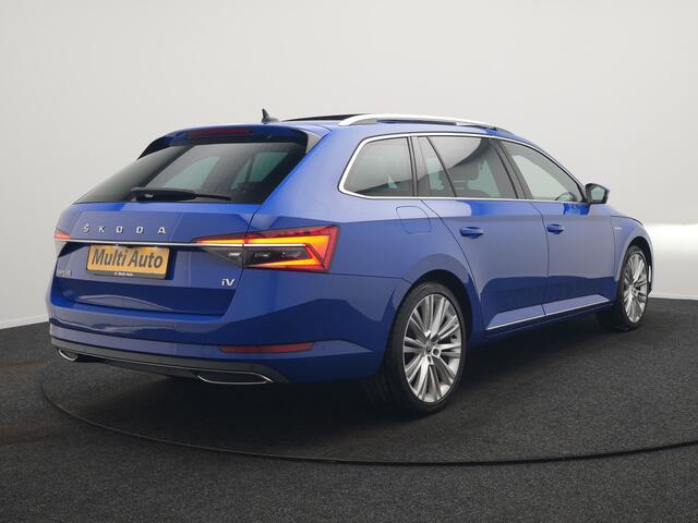 Skoda SUPERB Combi 1.4 TSI iV Laurin & Klemet Plug In Hybrid 218pk Dealer O.H. PHEV | Trekhaak Af Fabriek | Panodak | Adaptive Cruise | 360 Camera | Lederen Sportstoelen Ventilatie & Memory & Massage | Canton Audio | Crystal LED | Stuur Verwarmd | Sfeerverlichting |