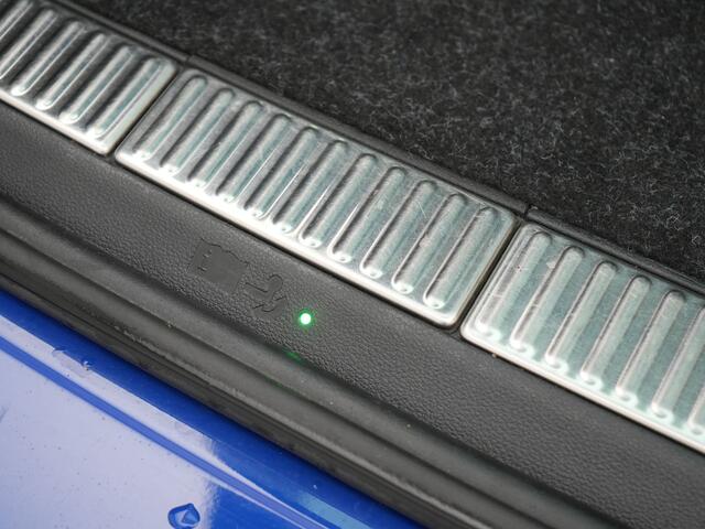 Skoda SUPERB Combi 1.4 TSI iV Laurin & Klemet Plug In Hybrid 218pk Dealer O.H. PHEV | Trekhaak Af Fabriek | Panodak | Adaptive Cruise | 360 Camera | Lederen Sportstoelen Ventilatie & Memory & Massage | Canton Audio | Crystal LED | Stuur Verwarmd | Sfeerverlichting |