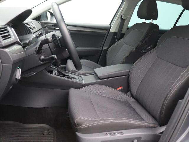 Skoda SUPERB Combi 1.4 TSI iV Business Edition Plus 218PK DSG SOH 93%, Trekhaak, Adaptieve Cruise Control, Matrix LED-Verlichting, Achteruitrijcamera, Keyless, Navi, Stoelverwarming voor en achter, 17" LM Velgen