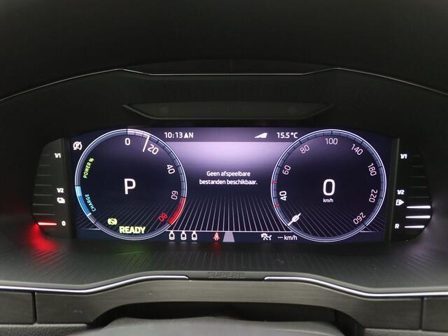 Skoda SUPERB Combi 1.4 TSI iV Business Edition Plus 218PK DSG SOH 93%, Trekhaak, Adaptieve Cruise Control, Matrix LED-Verlichting, Achteruitrijcamera, Keyless, Navi, Stoelverwarming voor en achter, 17" LM Velgen