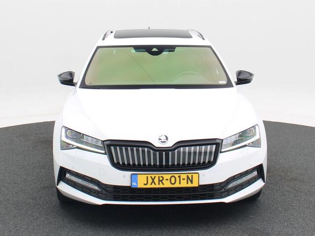 Skoda SUPERB Combi 1.4 TSi iV 218 Pk Automaat Sportline Business | Trekhaak | Panoramadak | Adaptive Cruise | Full LED | Canton Sound | Stoelverwarming | 18 Inch | 92.858 Km!!