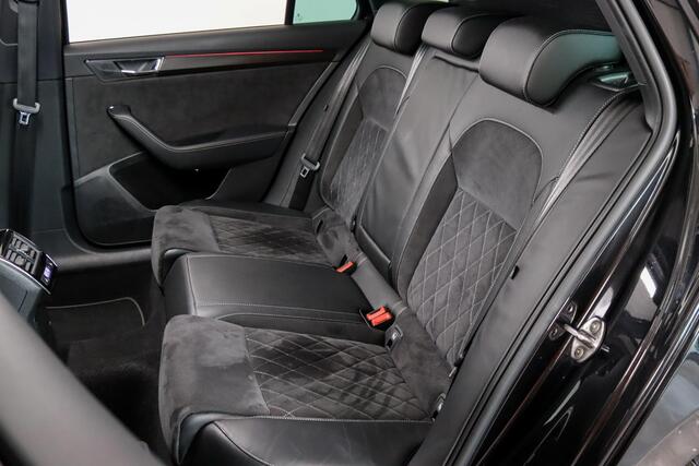 Skoda SUPERB Combi 1.4 TSI iV Sportline Black Edition Panoramadak, LED, Sportstoelen, Alcantara, Memory