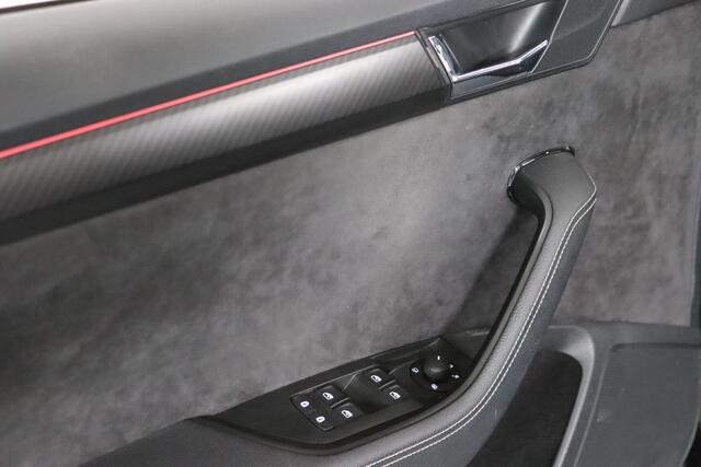 Skoda SUPERB Combi 1.4 TSI iV Sportline Black Edition Panoramadak, LED, Sportstoelen, Alcantara, Memory