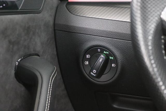 Skoda SUPERB Combi 1.4 TSI iV Sportline Black Edition Panoramadak, LED, Sportstoelen, Alcantara, Memory