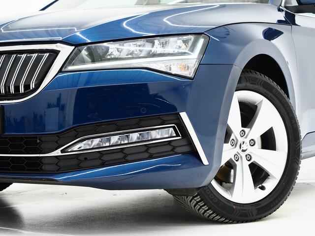Skoda SUPERB Combi 1.4 TSI iV Style 218PK | Leder | Trekhaak | Camera | Keyless | Adaptive Cruise | Memory | Virtual | Carplay