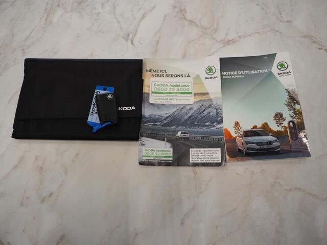 Skoda SUPERB Combi 1.4 TSI iV Style 218PK | Leder | Trekhaak | Camera | Keyless | Adaptive Cruise | Memory | Virtual | Carplay