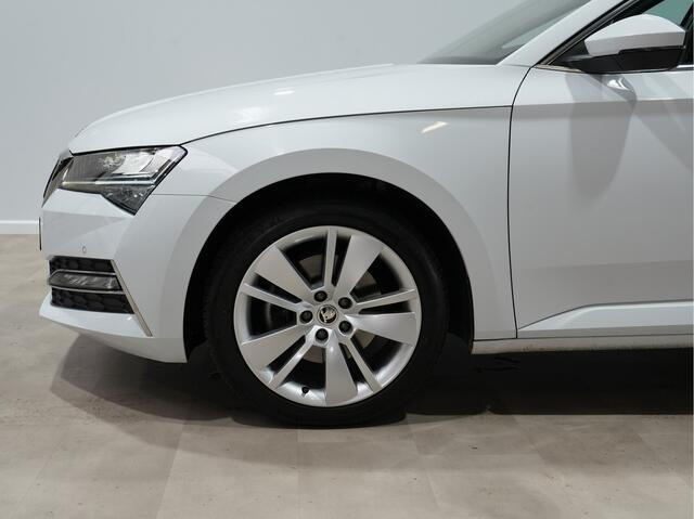 Skoda SUPERB Combi 1.4 TSI iV 204pk Business Edition Plus Trekhaak Camera 18"velgen Android/Carplay Keyless 215