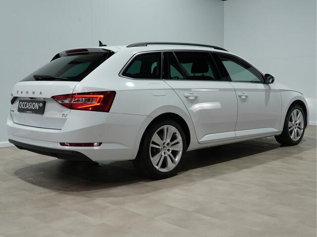 Skoda SUPERB Combi 1.4 TSI iV 204pk Business Edition Plus Trekhaak Camera 18"velgen Android/Carplay Keyless 215