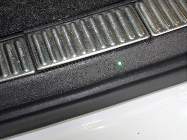 Skoda SUPERB Combi 1.4 TSI iV 204pk Business Edition Plus Trekhaak Camera 18"velgen Android/Carplay Keyless 215