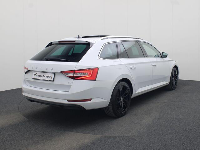 Skoda SUPERB Combi 1.4TSIiV 160kW/218PK Business Edition DSG · Panoramadak · Trekhaak · Apple/Android Car Play ·