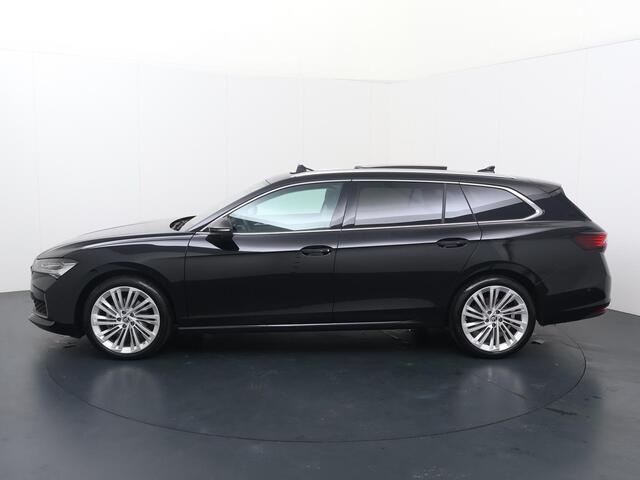 Skoda SUPERB Combi First Edition 1.5 TSI 150 PK DSG | Automaat | Panorama Dak | Navigatie | Adaptieve cruise control | 19'' Lichtmetalen velgen | Camera |