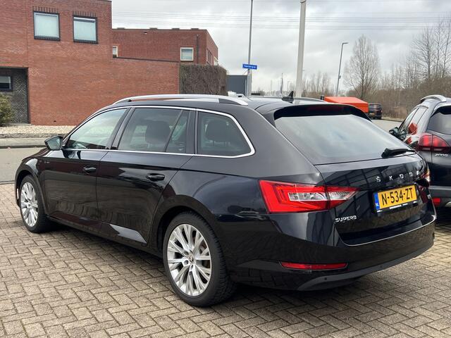 Skoda SUPERB Combi 1.4 TSI iV 218 pk Business Edition Plus Navigatie Trekhaak Camera Carplay Elek Stoel Stoelverwarming v+a ACC DAB 18 Inch Velgen Canton Audio Getint Glas Plug in Hybride NL Auto