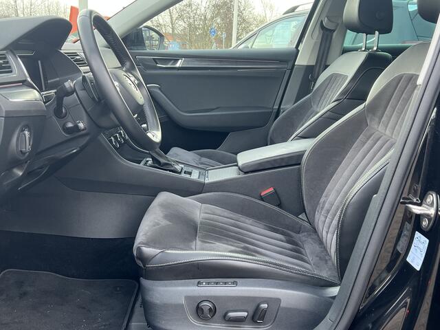 Skoda SUPERB Combi 1.4 TSI iV 218 pk Business Edition Plus Navigatie Trekhaak Camera Carplay Elek Stoel Stoelverwarming v+a ACC DAB 18 Inch Velgen Canton Audio Getint Glas Plug in Hybride NL Auto