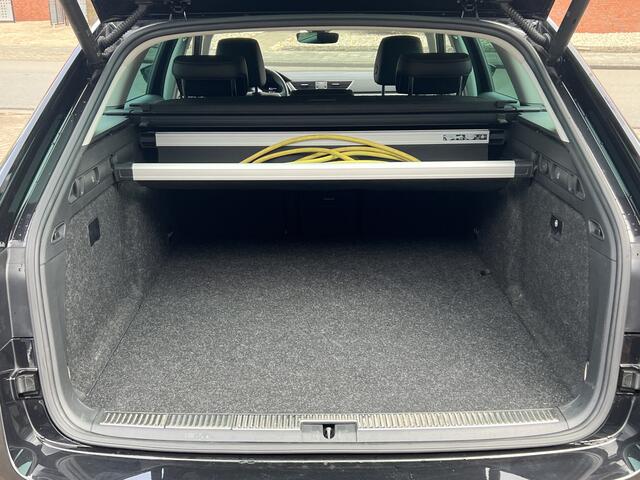 Skoda SUPERB Combi 1.4 TSI iV 218 pk Business Edition Plus Navigatie Trekhaak Camera Carplay Elek Stoel Stoelverwarming v+a ACC DAB 18 Inch Velgen Canton Audio Getint Glas Plug in Hybride NL Auto