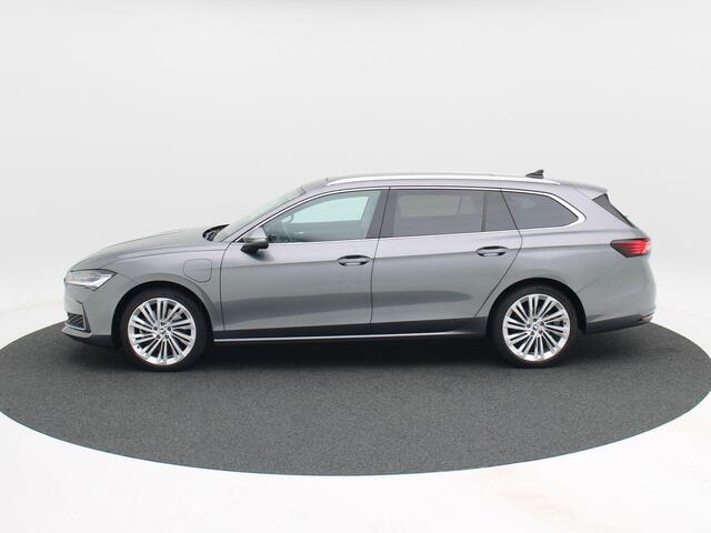 Skoda SUPERB Combi 1.5 TSi 204 Pk PHEV Automaat Edition | Trekhaak | Stoel Verwarming | Full LED | Panorama Dak | Camera | 19 inch | 77.241 Km !!