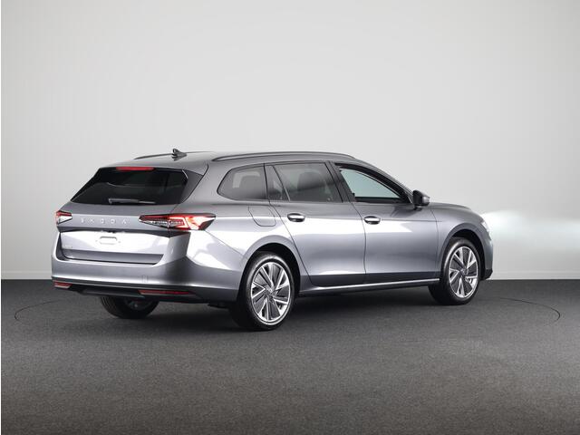 Skoda SUPERB Combi First Edition 1.5 MHEV 150 pk TSI e | Navigatie | Parkeercamera | Verwarmbare voorstoelen en achterbank | 18 inch Lichtmetalen velgen | Verlengde garantie