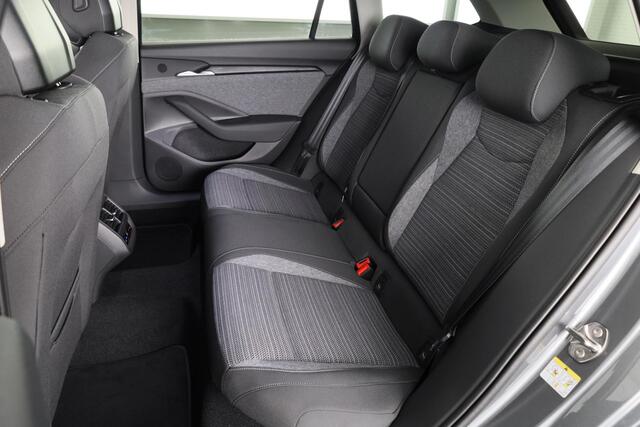 Skoda SUPERB Combi First Edition 1.5 MHEV 150 pk TSI e | Navigatie | Parkeercamera | Verwarmbare voorstoelen en achterbank | 18 inch Lichtmetalen velgen | Verlengde garantie