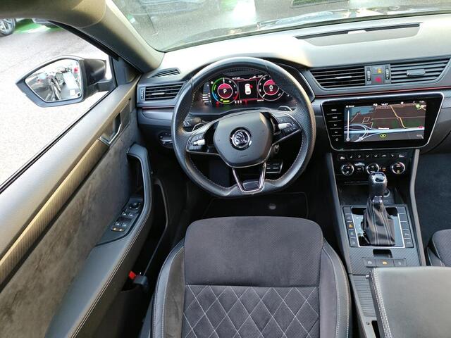 Skoda SUPERB Combi 1.4 TSI iV 218pk Sportline Business DSG Automaat Panoramadak / Navigatie / Camera / LED verlichting / Sport-Comfortstoelen