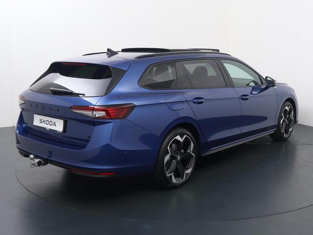 Skoda SUPERB Combi Sportline Business 1.5 TSI PHEV 204 PK DSG Automaat | Panorama dak | Suite Sport Leder | 19" lichtmetalen velgen | Trekhaak | Canton Geluidssysteem |