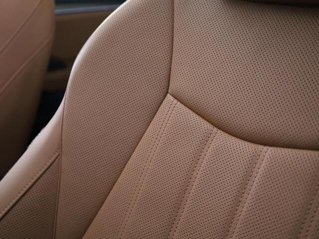 Skoda SUPERB Combi 1.5 TSI MHEV Business Edition 150 pk DSG | Verlengde garantie | Navigatie | Panoramadak | Parkeersensoren | 360° Camera | Matrix LED koplampen | Stoelverwarming | voorstoelen met massagefunctie en geventileerd