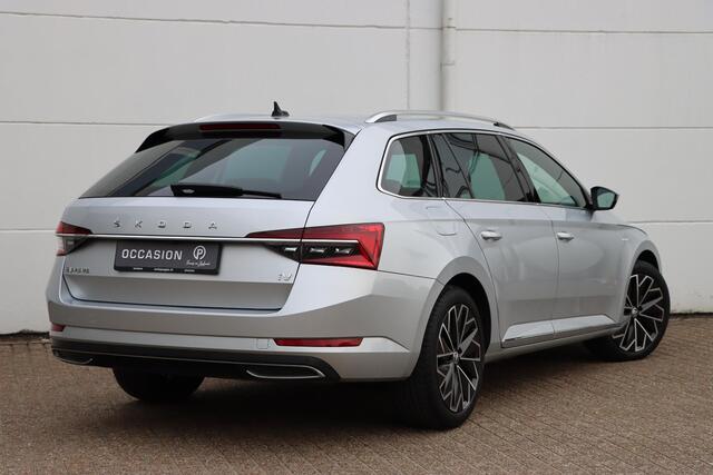 Skoda SUPERB Combi 1.4 TSI Laurin & Klement 218pk DSG6 Stoel voor+ achterverwarming | Trekhaak | Carplay