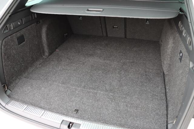 Skoda SUPERB Combi 1.4 TSI Laurin & Klement 218pk DSG6 Stoel voor+ achterverwarming | Trekhaak | Carplay