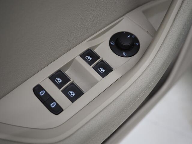 Skoda SUPERB Combi 1.4 TSI iV Laurin & Klement | Leder | Trekhaak | Canton | Adaptive Cruise | Keyless | Sfeerlicht | Memory | Carplay