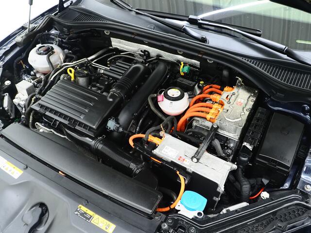 Skoda SUPERB Combi 1.4 TSI iV Laurin & Klement | Panoramadak | Canton | Trekhaak | Leder | 360 | Keyless | Adaptive Cruise | Carplay