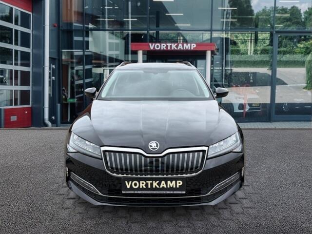 Skoda SUPERB 1.4 TSI iV AMBITION TREKHAAK/CRUISE/STOELVERW/NAVI/CARPLAY