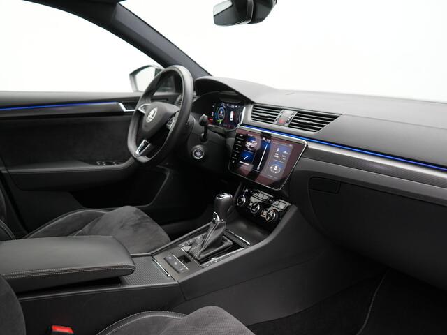 Skoda SUPERB Combi 1.4 TSI iV Sportline PHEV 218pk Dealer O.H | Panodak | Crystal LED | Camera | Alcantara Sportstoelen Memory & Verwarmd | Cruise Control | Sfeerverlichting | Apple Carplay | Keyless | Navigatie | Virtual | DAB | 19"L.M | Plug In Hybrid |