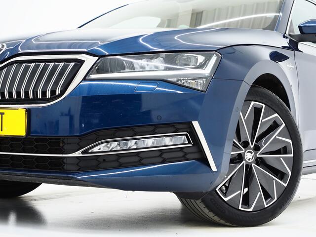 Skoda SUPERB Combi 1.4 TSI iV Laurin & Klement | Leder | Canton | Trekhaak | Camera | Keyless | Adaptive Cruise | Memory | Carplay