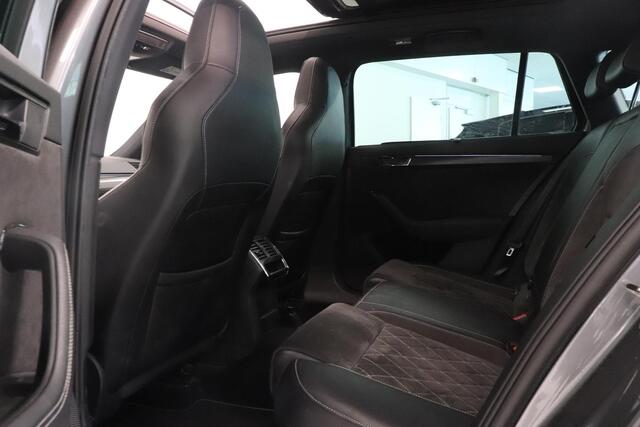 Skoda SUPERB Combi 1.4 TSI iV Sportline Business | Panoramadak | SSoH 94,9 % | Camera | Matrix LED | Elektr achterklep | Navigatie |