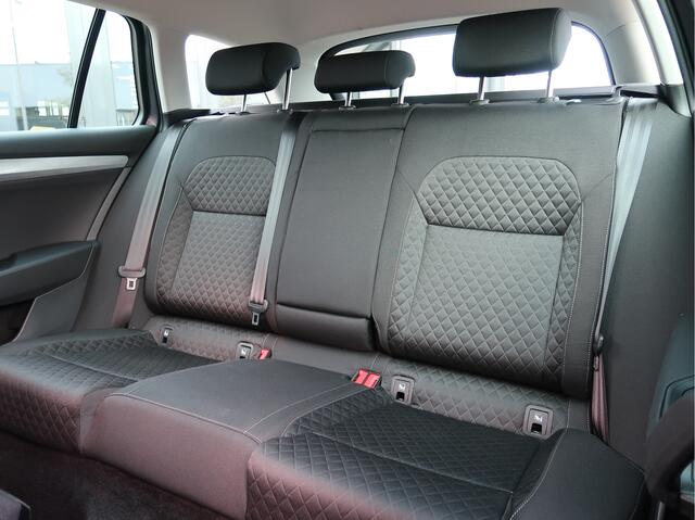 Skoda SUPERB Combi 1.5 TSI 150pk DSG Business Edition | trekhaak | 19 inch | pdc