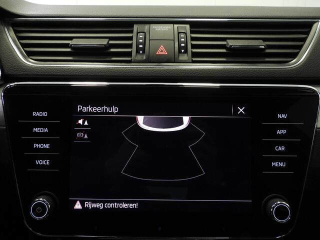 Skoda SUPERB Combi 1.5 TSI ACT Business NAVI/SCHUIFDAK/LED/TREKH./16"LMV!