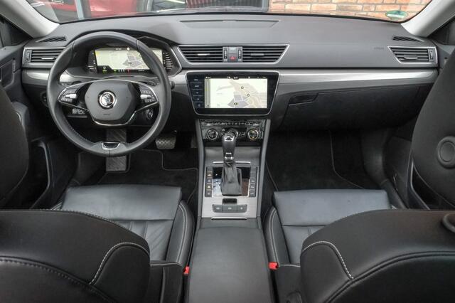 Skoda SUPERB Combi iV | Panoramadak | Trekhaak | Leder | Camera