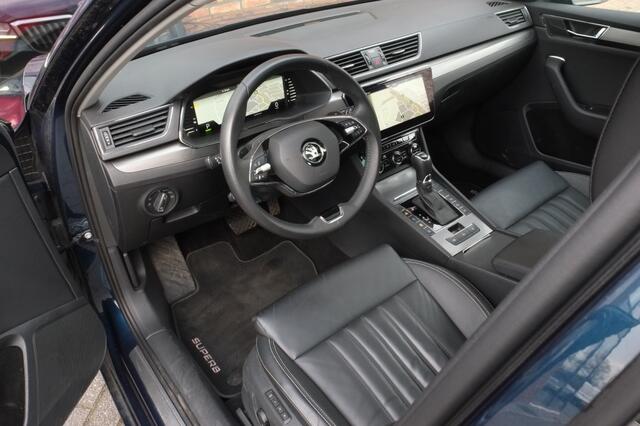 Skoda SUPERB Combi iV | Panoramadak | Trekhaak | Leder | Camera