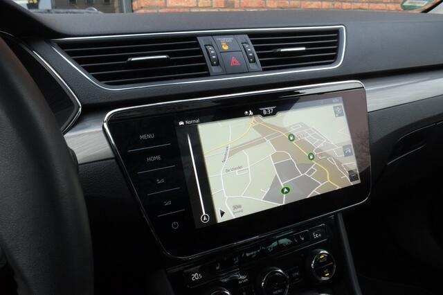 Skoda SUPERB Combi iV | Panoramadak | Trekhaak | Leder | Camera