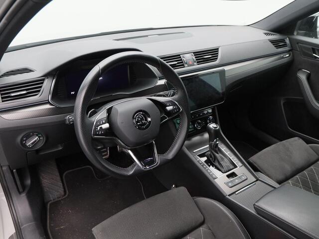 Skoda SUPERB Combi 1.4 TSi 218 Pk iV Sportline Business | Trekhaak | Stoelverwarming | CarPlay | Camera | Cruise Control | Navigatie | Full LED | 19 Inch | 91.754 Km !!