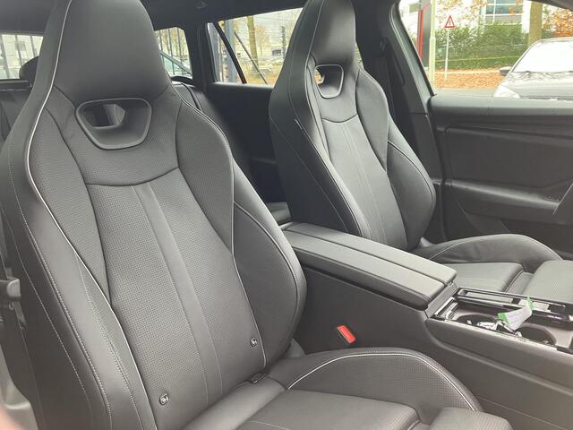 Skoda SUPERB Combi Sportline Business 1.5 TSI PHEV 204 PK | Trekhaak | 19" Lichtmetalen velgen | Panorama dak | Canton Geluid | Suite leder |