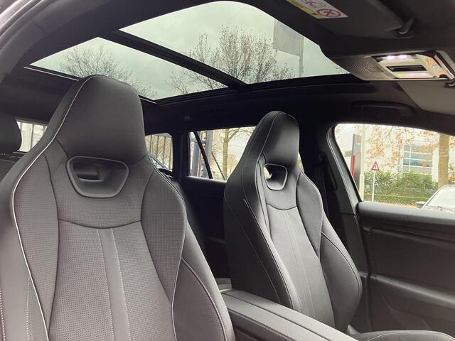 Skoda SUPERB Combi Sportline Business 1.5 TSI PHEV 204 PK | Trekhaak | 19" Lichtmetalen velgen | Panorama dak | Canton Geluid | Suite leder |