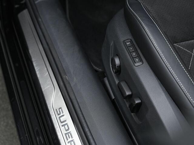Skoda SUPERB 1.4 TSI iV 218 pk Sportline | Panoramadak | Trekhaak | Navigatie Columbus | Geheugenstoelen | 360 Camera | Matrix LED | Canton | Stuur-/achterbankverwarming