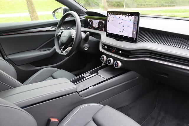 Skoda SUPERB Combi 1.5 TSI PHEV 204PK Sportline Business Pano/Leder/Matrix LED/Keyless/360/Headup/DCC/ACC/19"/Trekhaak wegkl.