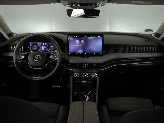 Skoda SUPERB Combi 1.5 TSI MHEV First Edition 150 pk Automaat (DSG) | Verlengde garantie | Navigatie | Parkeersensoren (Park assist) | Rondomzicht camera | Stoelverwarming |