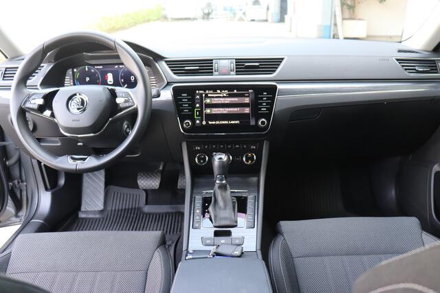 Skoda SUPERB Combi 1.4 TSI iV Business Edition Plus O.a: Trekhaak, Stoelverw, PDC, Camera, Keyless, etc. All-in prijs!